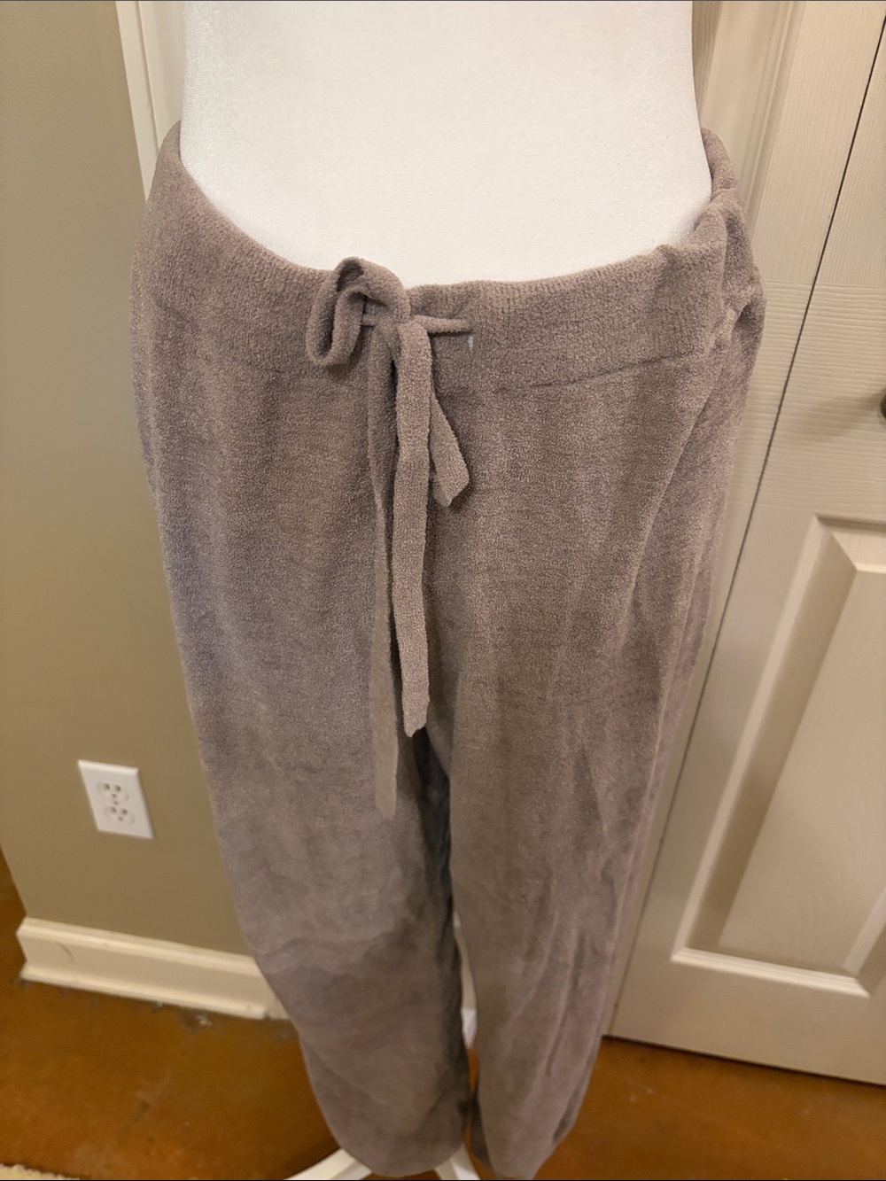 Barefoot Dreams Taupe Sweatshirt and Pants/Cozy Pajama Set - Picture 11 of 17